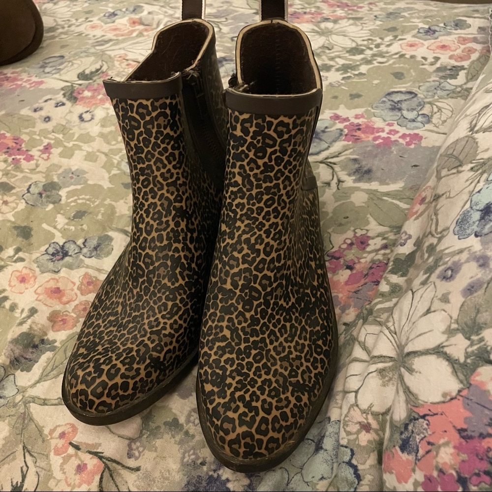 Lucky brand Chelsea rain boot
